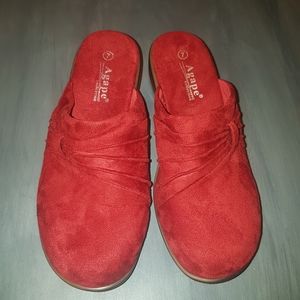 Agape soft pleated mules